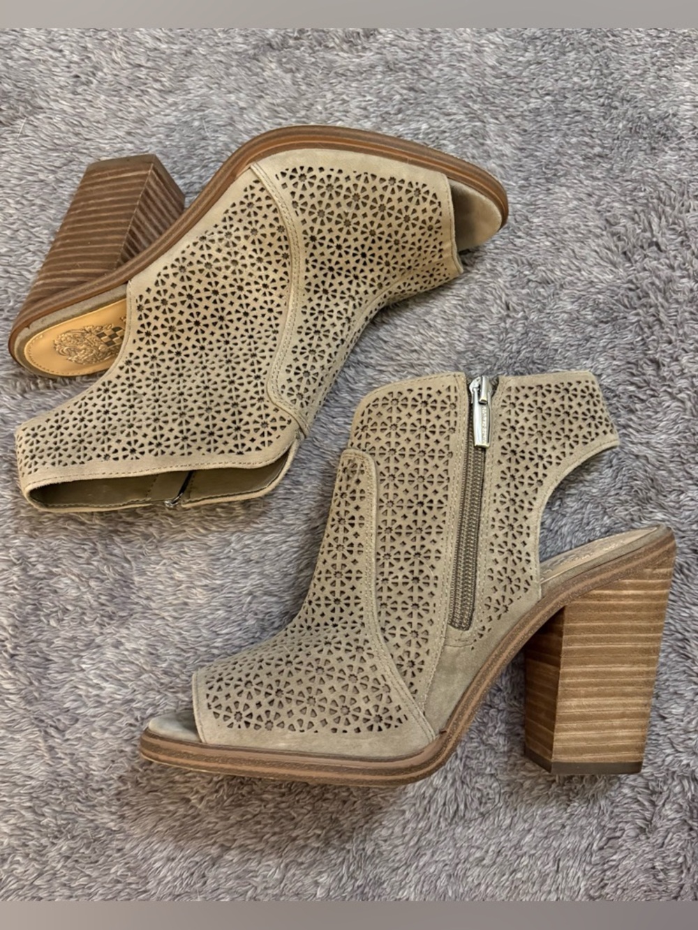 Vince Camuto Taupe Laser-Cut Peep-Toe Block Heel Booties sz 7